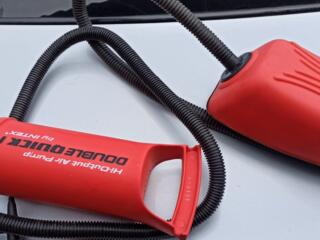 Продам холодильный кейс, насосы для надувных матрасов.