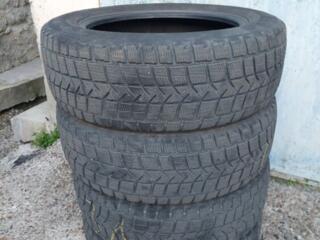 Продам 4 зимние шины на докат 235 / 60 R 18.