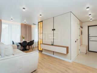 Spre vânzare apartament cu două odăi și living, în bloc secundar, ...