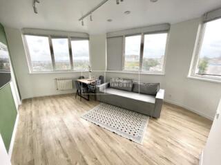 Spre vânzare apartament cu o odaie și living amplasat în sect. Poșta .
