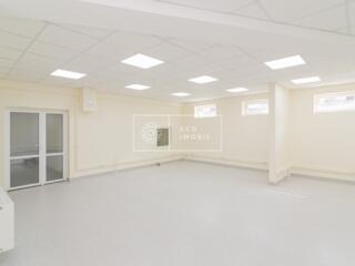 Se dă în chirie spaţiu comercial, oficiu sec. Centru, pe str. Sfatul .