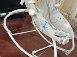 Продам музыкальную качельку в отличном состоянии