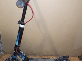 Срочно недорого, продам самокат складной, качественный и крепкий
