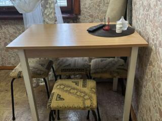 кух. стол и 4 табуретки мягкие