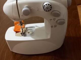 Швейная машинка Sew Whiz новая.