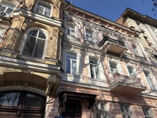 Предлагается к продаже комната в коммуне на Льва Толстого. Три ...
