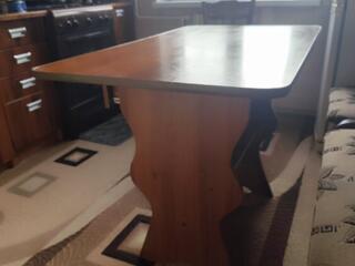 Продам стол и стулья