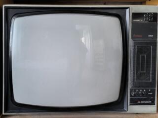 Продам советский TV в хорошем, рабочем состоянии, диагональ - 61 см