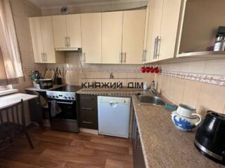 Продаж 3х кім. квартири по вул. А.Ахматової 16В. Квартира розташована 