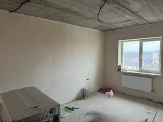 В продаже двухкомнатная квартира в самом центре Авангарда. Площадь — .