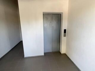 Предлагается для продажи коммерческое помещение в жилом комплексе ...