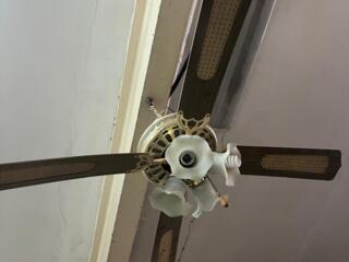 Продам люстру вентилятор