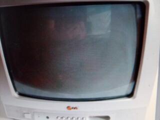 Продаю телевизор LG 37 см. Цена= 250 рублей. Вайбер. Телеграмм.