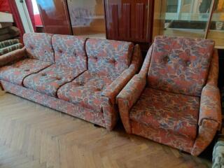 Продам софу в три сложения 2000 руб диван красного цвета 600 р 