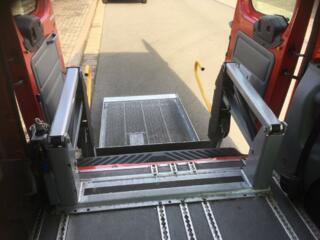 Продается гидравлический подъемник для инвалидов.