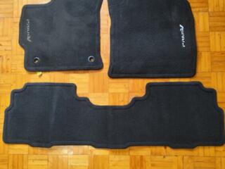 Продам коврики ПРИУС V и КАМРИ 50