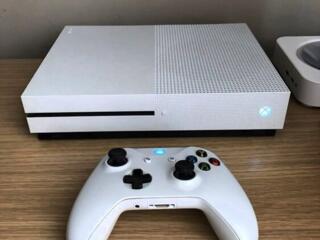 Продам Xbox One S - 1Tb