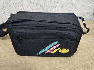 Продается сумочка для фотоаппаратов двести рублей.