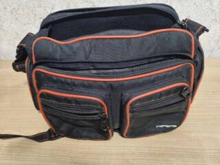 Продается сумка для фотоаппаратов, видеокамер есть в карманчики, все молнии