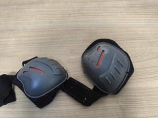 Продам 2 наколенника для защиты коленей, цена 100 руб. Продам