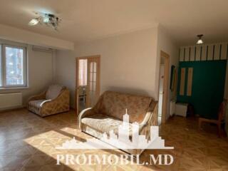 Vă propunem spre vânzare acestapartament cu 2camere și living,sect. ..