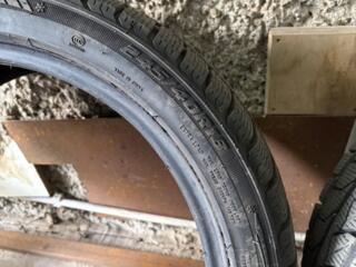 Продам зимнюю резину 245/40/18