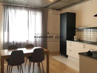 Пропонуеться в оренду чудова просторна 2 кімнатна квартира біля метро 