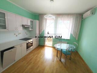 Без комісії! Пропонується в оренду двокімнатна, роздільна квартира в .