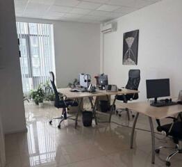 Сдаётся офис помещение. Дарницкий район, улица Трускавецкая, 8, метро 