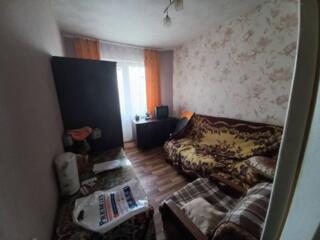 Комната площадью 8,4 кв.м с открытым балконом в 5-комнатной ...