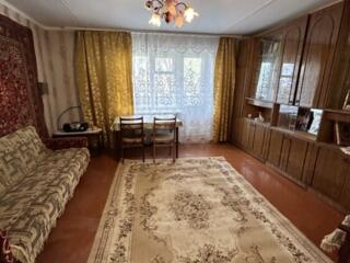 Мечникова. Квартира 3 раздельные комнаты. Рядом остановка