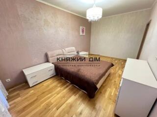 Продаж 2-кімнатної роздільної квартири на Срібнокільська 12. Поверх ..