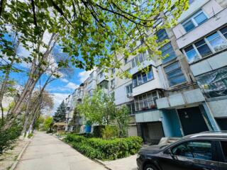 Parc! Sec. Riscani, str. Florilor. 2 camere + Living. Euroreparatie!!!