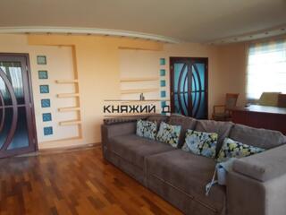 Предлагается просторная 4-комнатная квартира на просп. Победы 103. ...