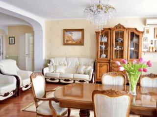 Vând apartament 120m Buicani str Constituției 8