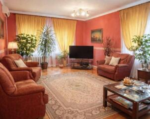 Предлагается к продаже дом в Фонтанке. Общая площадь 190 кв.м, три ...