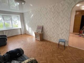 Предлагается к продаже трехкомнатная квартира на пр. Князя Володимира 