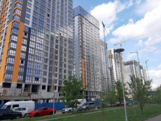 Продаётся пятикомнатная квартира. Дарницкий район, улица Причальная, .
