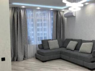 Продам 2 комнатную квартиру на Каманина.
