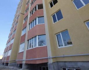 Предлагается к продаже коммерческое помещение в новом кирпичном доме .