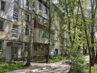 Centru 2 camere lângă parc 4/5 mijloc
