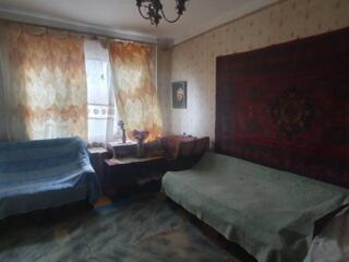 В продаже двухкомнатная квартира в центре Таирова на улице Королева. .
