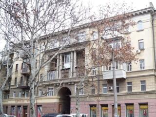 Продам 1-комнатную сталинку, Богдана Хмельницкого, 3/5 эт.