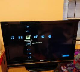 Sony Bravia KDL-40W5740.