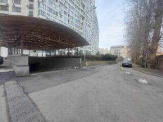 Сдаётся гараж/паркинг помещение. Печерский район, улица Евгения ...