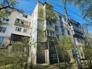 Sector Rîșcani, bd. Moscova. 2 camere. Necesită reparație!!!