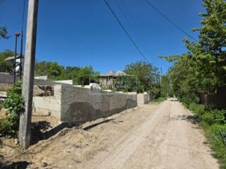 Spre vânzare teren de 6 ari, în sector de vile, 25 km de oraș, cu o ..