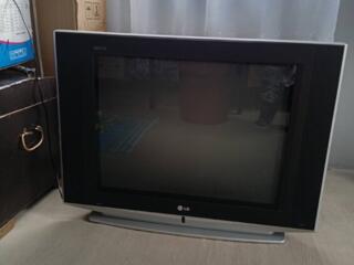 Продам телевизор LG Super Slim с пультом (ЭЛТ / Кинескопный)