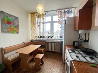 Пропонується в оренду 3-кімнатна квартира на Печерську. За адресою: ..