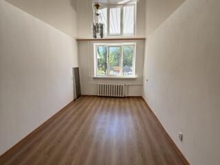 Продам 2-комнатную квартиру в Центре
